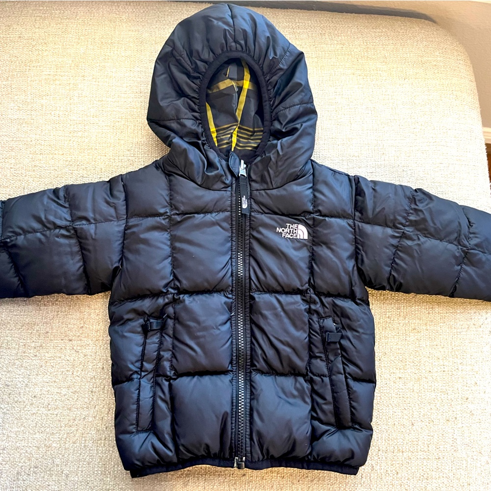 The NORTH FACE Boys 550 Down Puffer Jacket Black/Yellow Reversible Size 3T